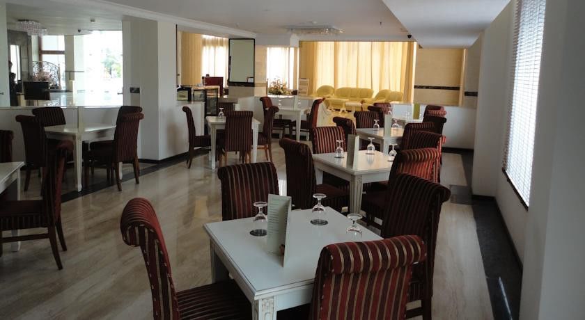 Le Royal Park Hotel 4*